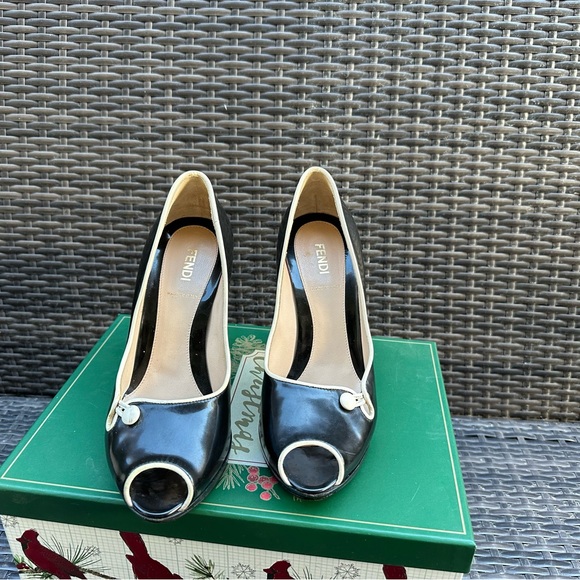 NEVER WORN Fendi Black and White Peep-Toe Heels - Picture 5 of 5